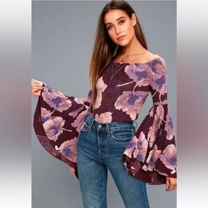 Free People We The Free Birds of Paradise Floral Flare Sleeve Top Sz M Mulberry